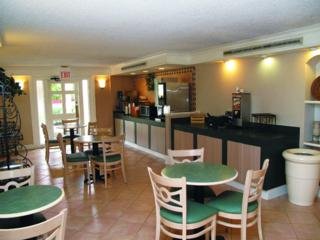 Hotel La Quinta Inn St. Louis Airport 714