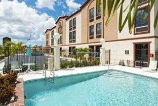 Hotel La Quinta Inn & Suites St Pete Northeast