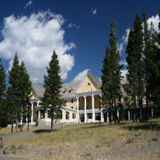 Hotel Lake Yellowstone And Cabins