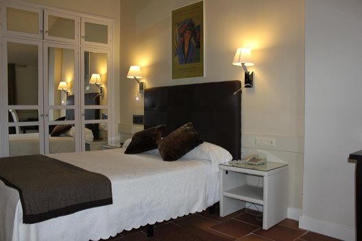 Hotel Leonor De Aquitania