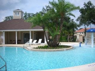 Hotel Lucaya Village Resort