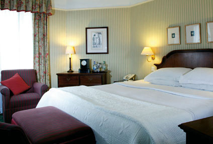 Hotel Macdonald Swan