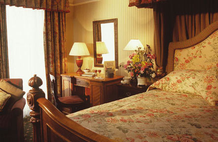Hotel Macdonald Swan