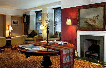 Hotel Macdonald Swan