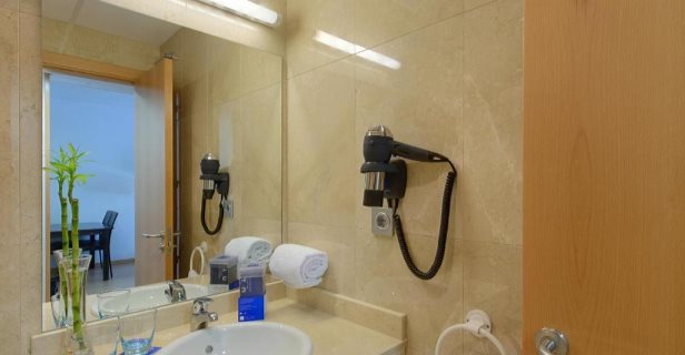 Hotel Madrid Airport Suites Affiliated By Melia