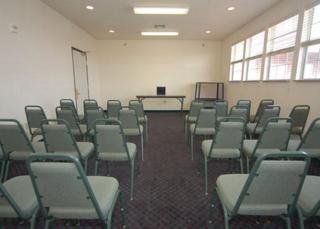 Hotel Mainstay Suites Irv-mall