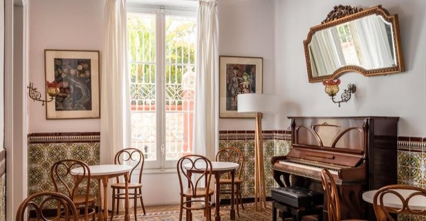 Hotel Medium Romantic