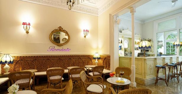 Hotel Medium Romantic