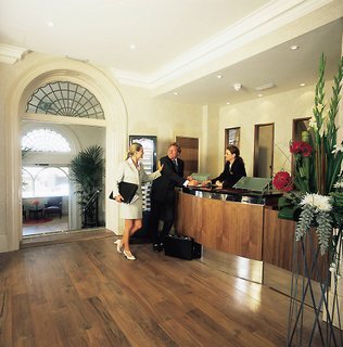 Hotel Menzies East Cliff Court