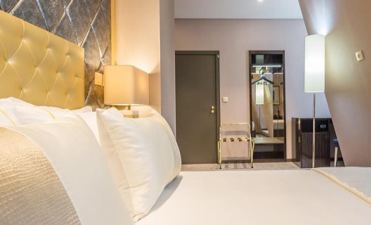 Hotel Meraprime Gold Design