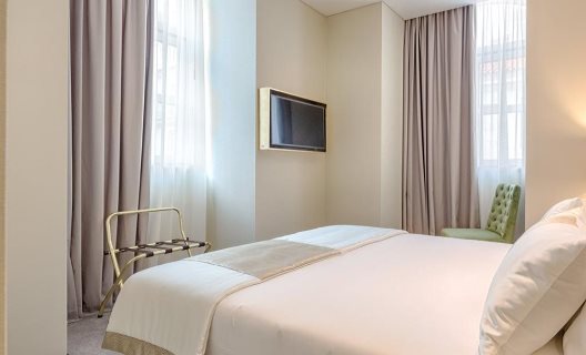 Hotel Meraprime Gold Design