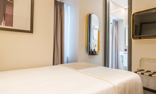 Hotel Meraprime Gold Design