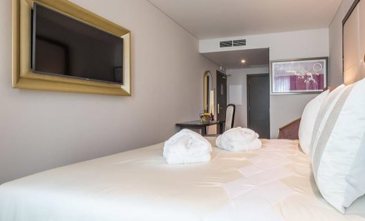 Hotel Meraprime Gold Design