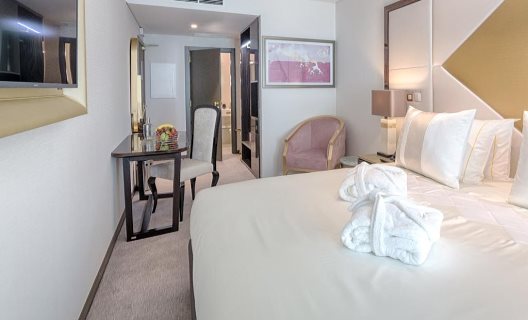 Hotel Meraprime Gold Design