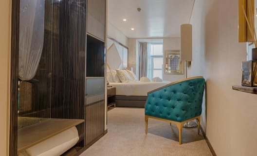 Hotel Meraprime Gold Design