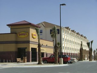 Hotel Microtel Inn & Suites By Us Consulate