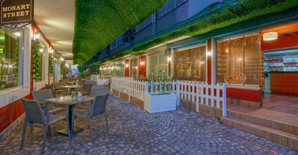 Hotel Monart City