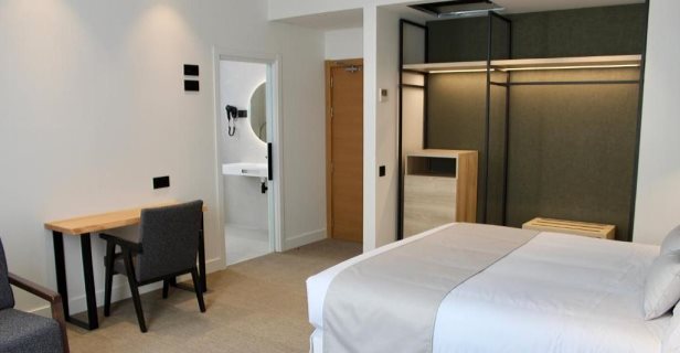 Hotel Mondragon