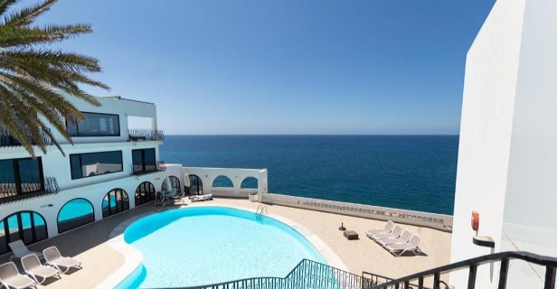 Hotel Monte Del Moro Seaside Suites