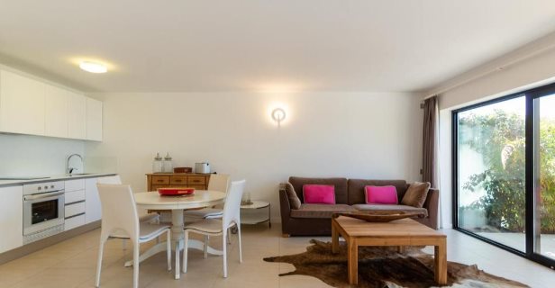Hotel Monte Del Moro Seaside Suites