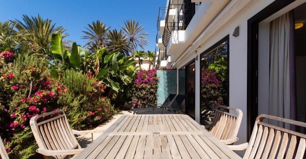 Hotel Monte Del Moro Seaside Suites
