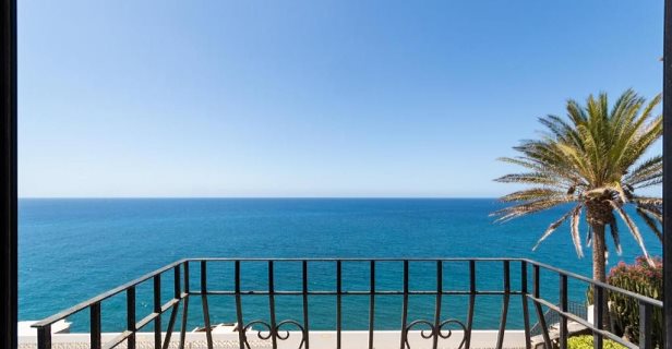 Hotel Monte Del Moro Seaside Suites