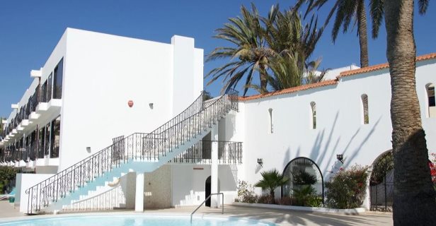 Hotel Monte Del Moro Seaside Suites