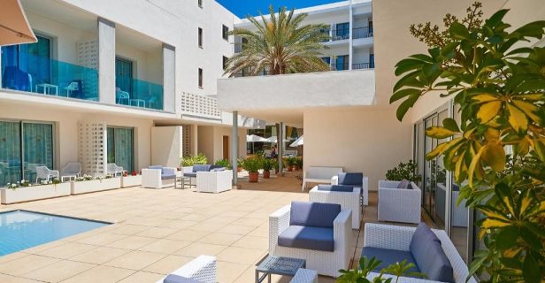 Hotel More
