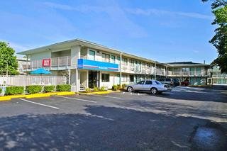 Hotel Motel 6-charleston