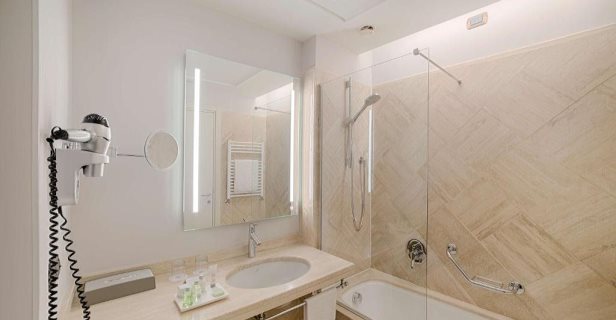 Hotel Nh Villa Carpegna