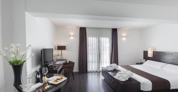 Hotel Occidental Santa Cruz Contemporáneo