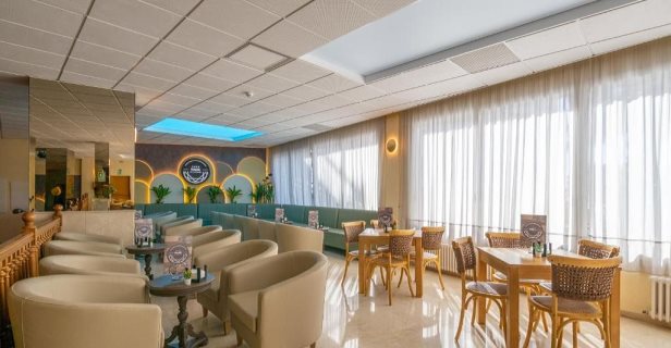 Hotel Parasol By Dorobe
