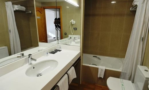 Hotel Petit Lacreu