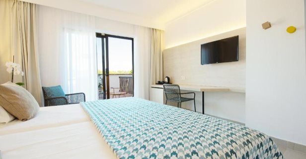 Hotel Playa Mondrago