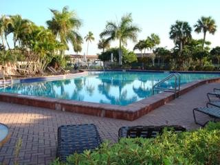 Hotel Port Of The Islands Resort & Marina