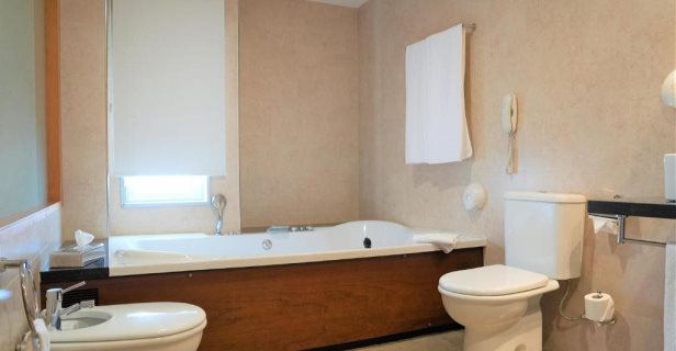 Hotel Port Valencia Azafata