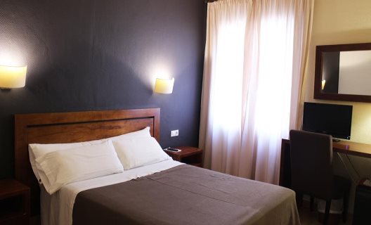 Hotel Puerta De España