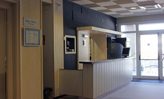 Hotel Puerta De España