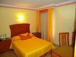 Hotel Puerta Del Sol