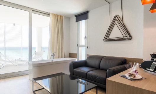 Hotel Pure Salt Garonda