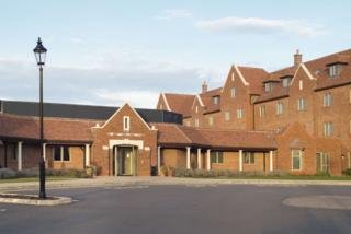 Hotel Qhotels The Cambridge Belfry