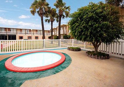 Hotel Quality Inn And Suites On The Beach