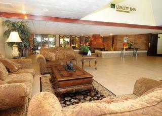 Hotel Quality Inn & Conference Center