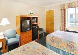 Hotel Quality Inn Near Hollywood Walk Of Fame