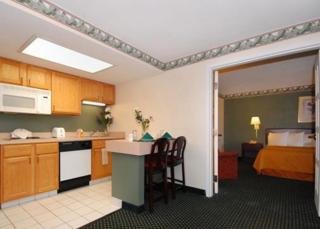 Hotel Quality Inn & Suites