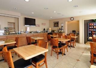 Hotel Quality Inn & Suites
