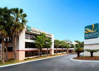 Hotel Quality Inn & Suites