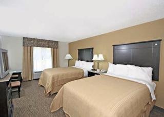 Hotel Quality Inn & Suites Airpark East