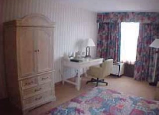 Hotel Quality Inn & Suites Cleveland Airport