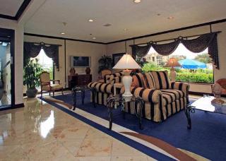 Hotel Quality Inn & Suites Yacht Club Basin